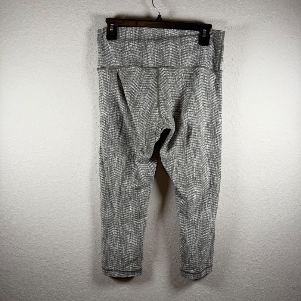 Lululemon High Rise Crop Leggings Grey White Geometric Print Size 10 - Picture 2 of 7